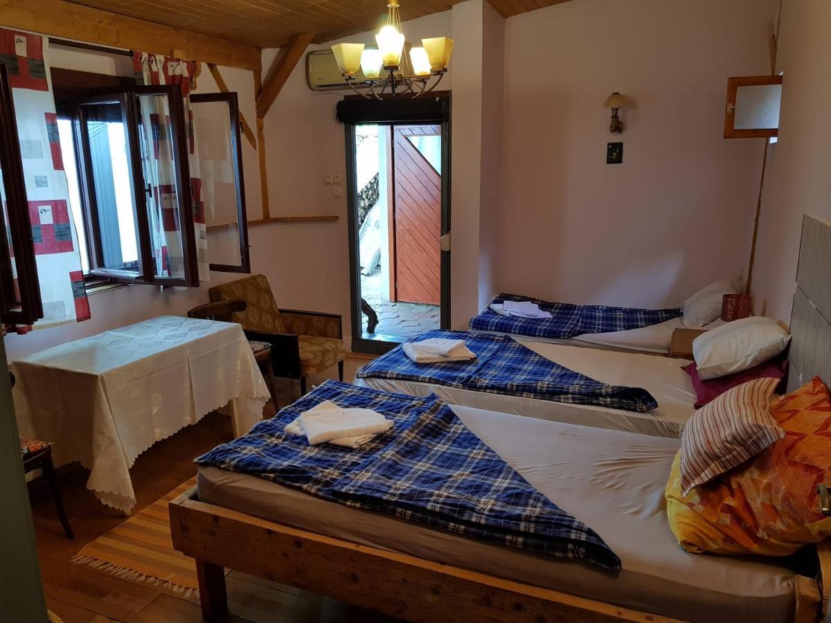 Hompot Accommodation Deva Bagian luar foto
