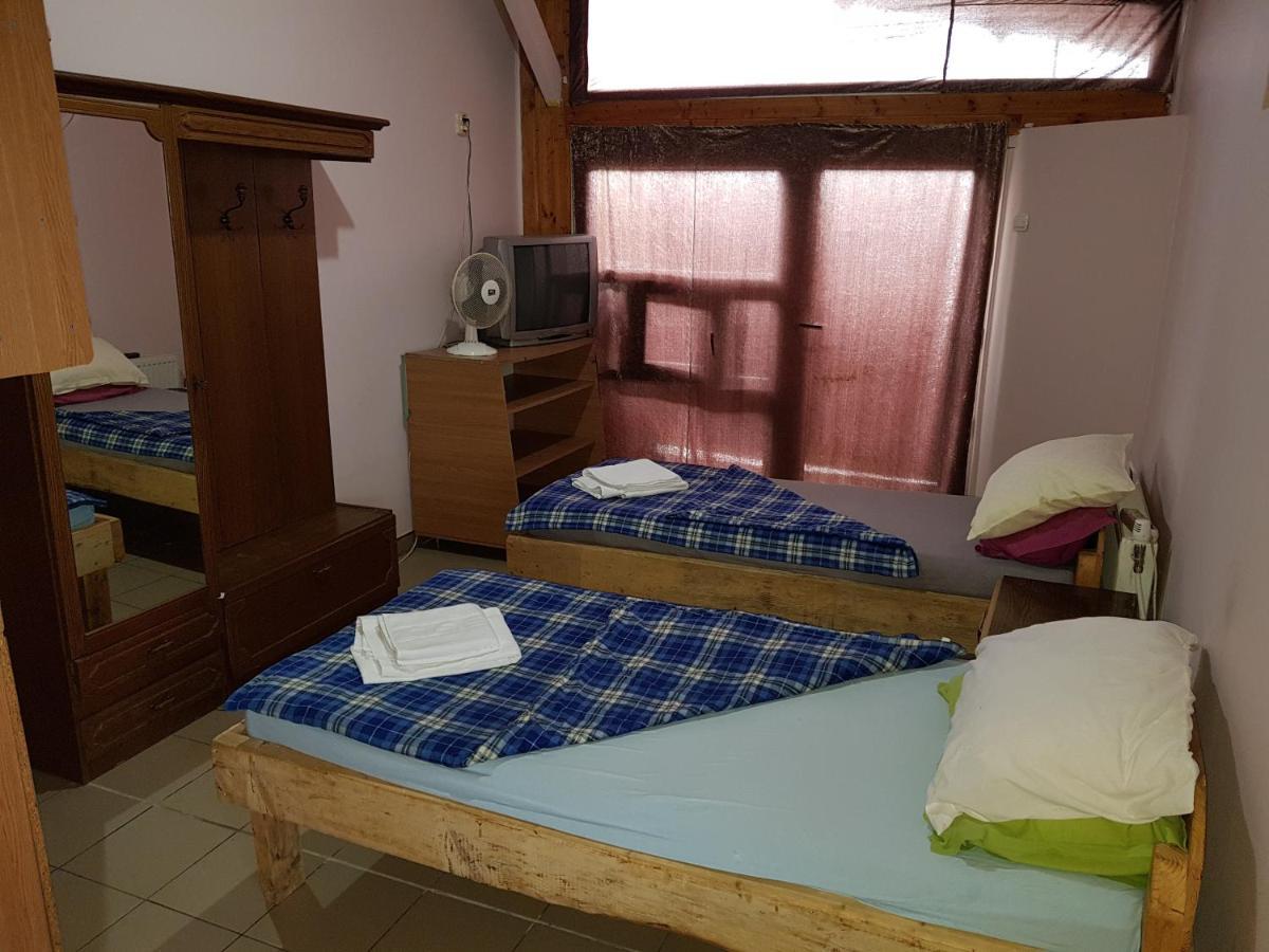 Hompot Accommodation Deva Bagian luar foto