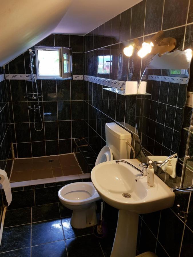 Hompot Accommodation Deva Bagian luar foto