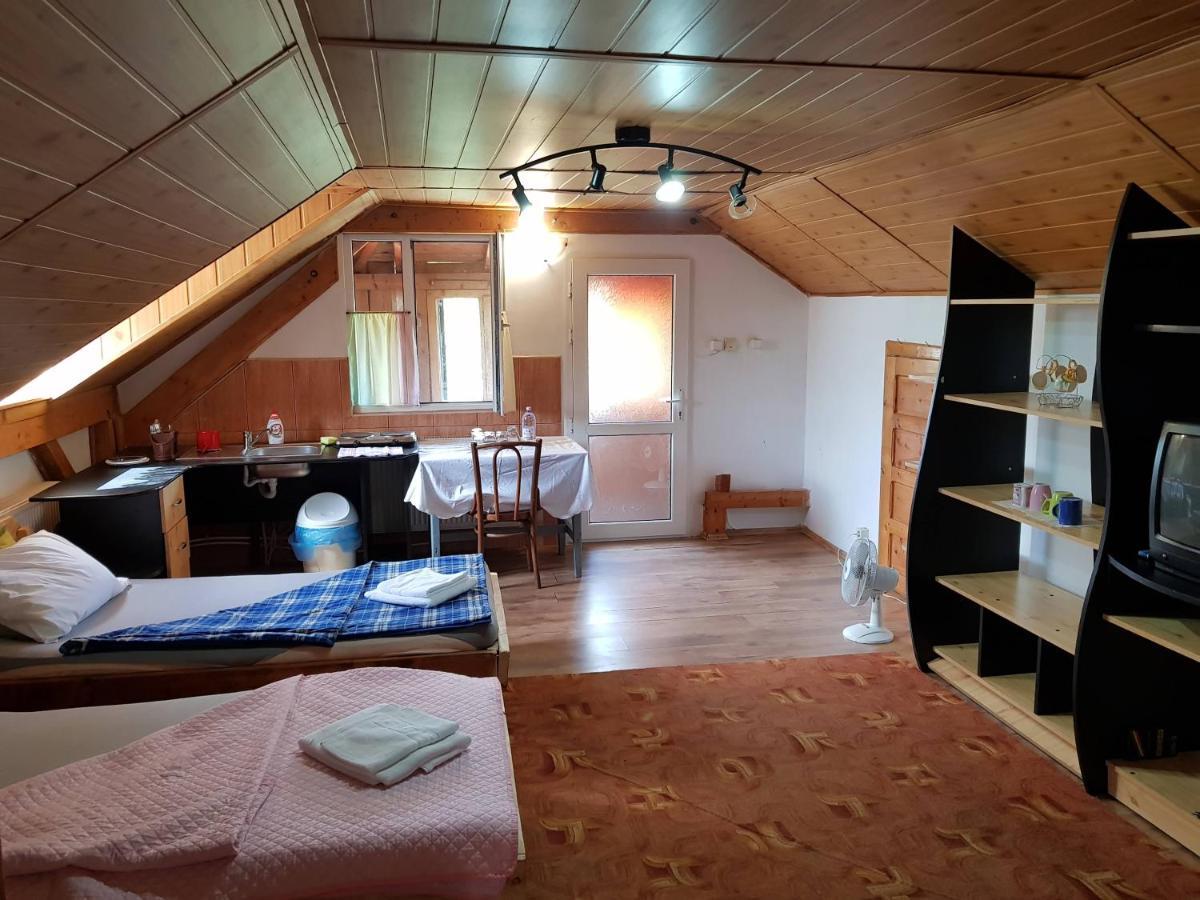 Hompot Accommodation Deva Bagian luar foto