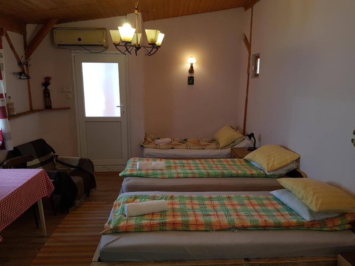 Hompot Accommodation Deva Bagian luar foto
