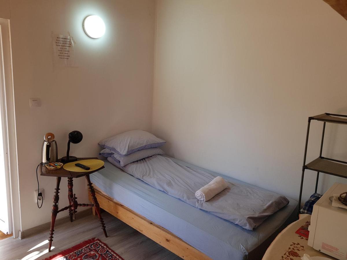 Hompot Accommodation Deva Bagian luar foto