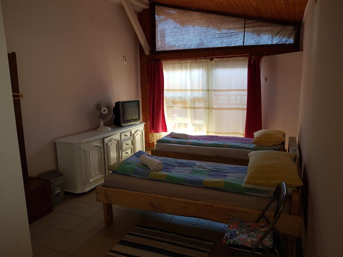 Hompot Accommodation Deva Bagian luar foto