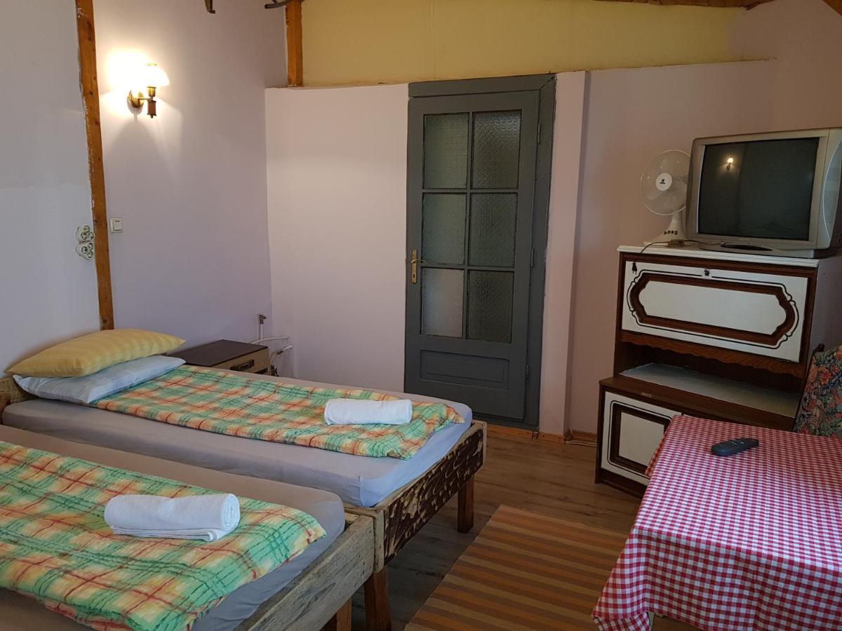Hompot Accommodation Deva Bagian luar foto